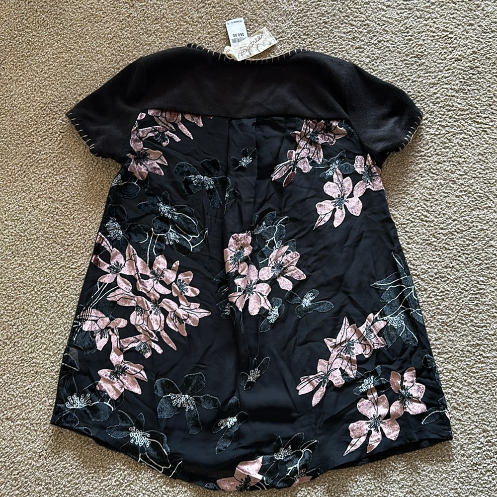 Mystree Black Floral Black Top - size small